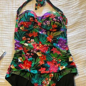Floral slimming swimsuit size M